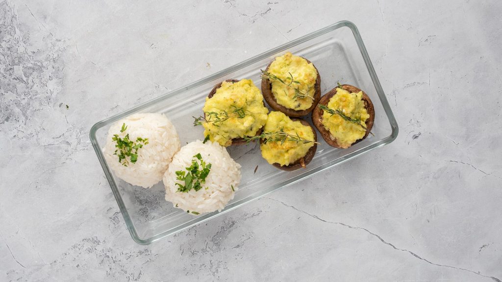 Vegán Túróval töltött gomba barnarizzsel vagy grillezett gomba zöldfűszeres sajtkrémmel